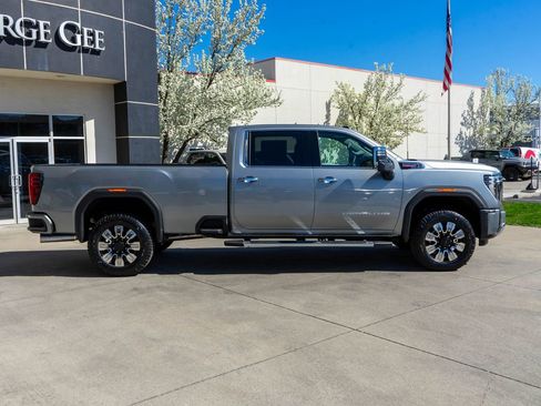 New 2026 GMC Sierra 3500 Denali w/ Denali Reserve Package AWD/4WD image 8