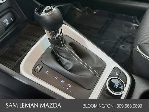 Used 2024 Hyundai Venue Limited FWD image 17