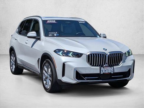 Used 2024 BMW X5 xDrive40i w/ Premium Package AWD/4WD image 3