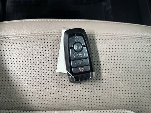 Used 2024 Ford Expedition Limited image 40