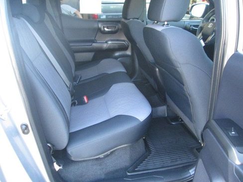 Used 2021 Toyota Tacoma TRD Off-Road image 11