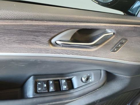 Certified 2024 Jeep Grand Cherokee L Limited w/ Luxury Tech Group II image 8