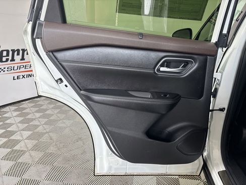 Used 2023 Nissan Rogue Platinum w/ Platinum Premium Package image 23