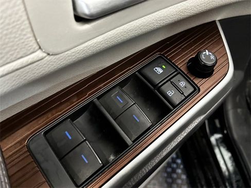 Used 2021 Toyota Sienna XLE image 14