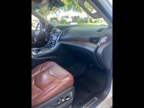 Used 2015 Cadillac Escalade Premium RWD image 27