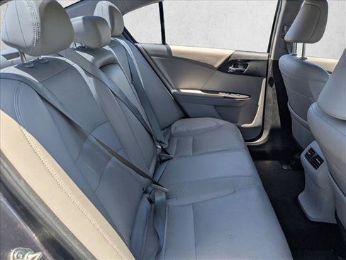 Used 2017 Honda Accord Touring image 16
