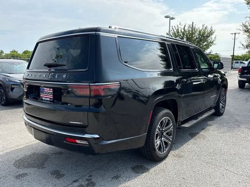 Used 2024 Jeep Wagoneer L Series II w/ Flexible Seating Group AWD/4WD image 5