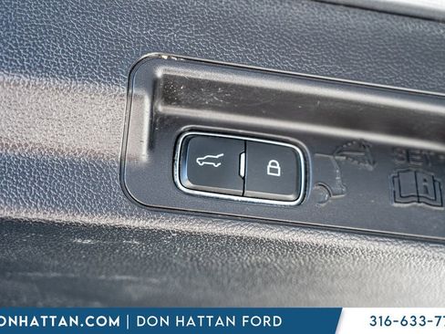 Used 2022 Ford Explorer XLT w/ Equipment Group 202A image 32