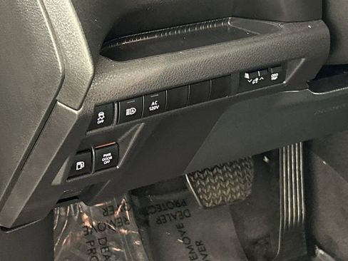 Used 2025 Toyota Sienna Limited image 14