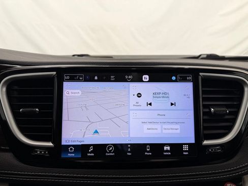 Used 2023 Chrysler Pacifica Limited FWD image 39