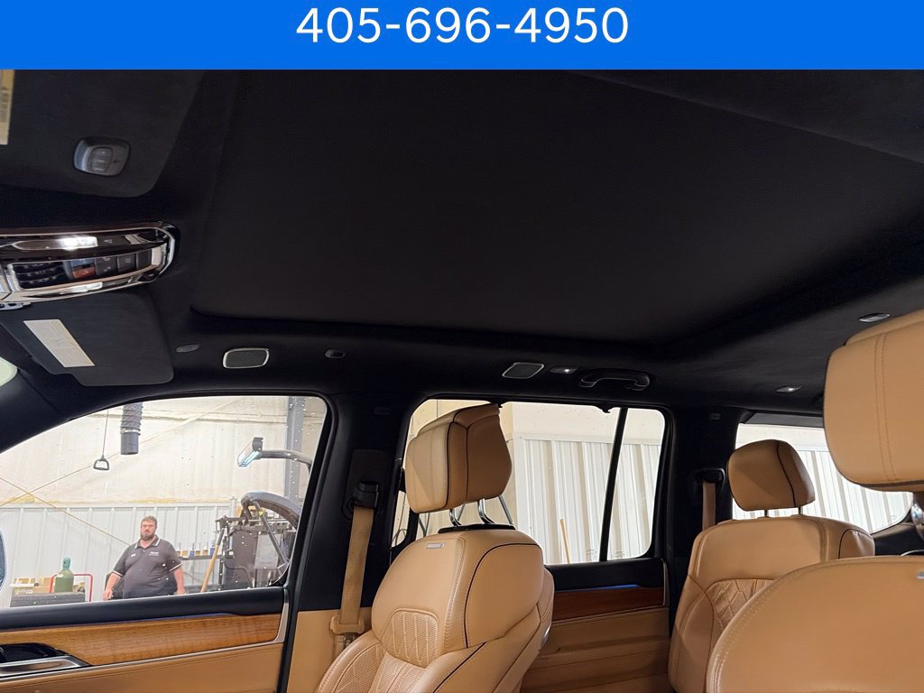 Used 2023 Jeep Grand Wagoneer Series III AWD/4WD image 6