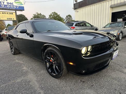 Used 2020 Dodge Challenger SXT w/ Blacktop Package image 2