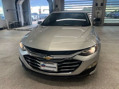 Used 2021 Chevrolet Malibu LT FWD image 2