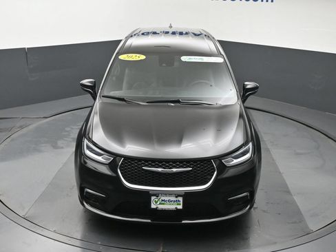 Used 2025 Chrysler Pacifica Select FWD image 27