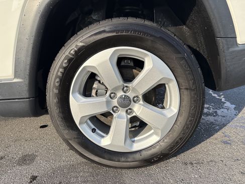 Used 2020 Jeep Compass Latitude AWD/4WD image 13