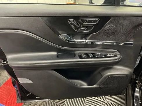 Used 2023 Lincoln Corsair AWD image 8