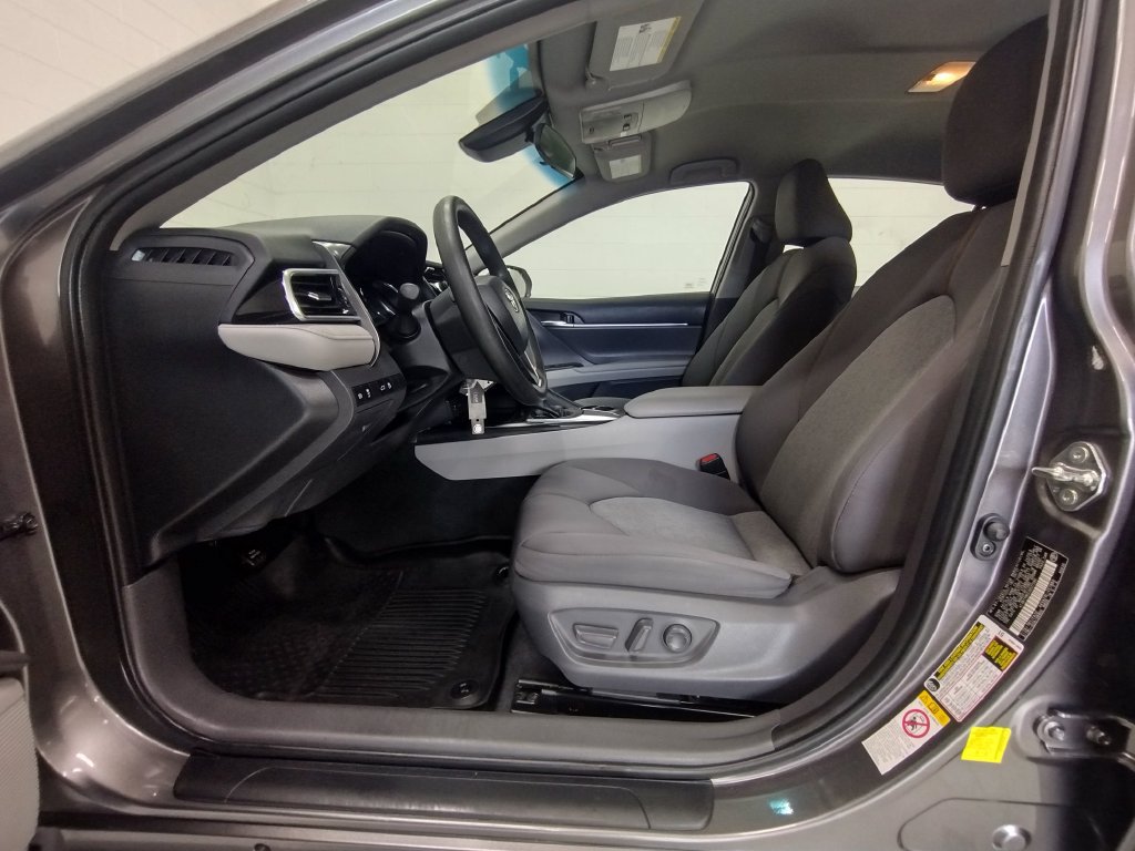 Used 2018 Toyota Camry LE FWD image 18