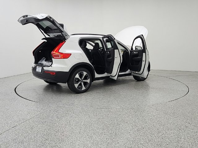 New 2026 Volvo XC40 B5 Plus w/ Protection Package Premier AWD/4WD image 11