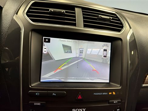 Used 2019 Ford Explorer Limited w/ Class III Trailer Tow Package FWD image 23