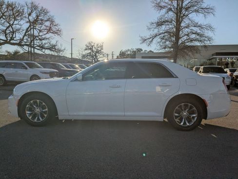 Used 2015 Chrysler 300 Limited w/ Driver Convenience Group image 6