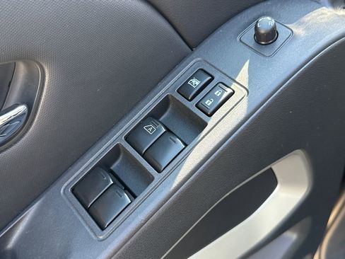 Used 2022 Nissan Frontier SV image 17