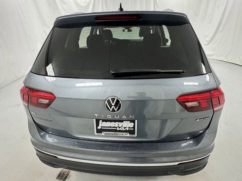 Used 2024 Volkswagen Tiguan SE AWD/4WD image 4