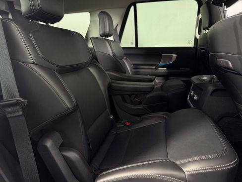 Used 2025 Ford Expedition Platinum image 31