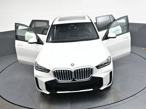New 2026 BMW X5 xDrive40i w/ M Sport Package image 39