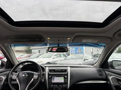 Used 2015 Nissan Altima 2.5 SL w/ Technology Package FWD image 9