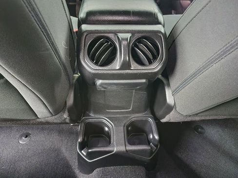 Used 2018 Jeep Wrangler Unlimited Sport image 23