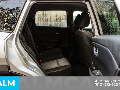 Used 2024 Nissan Rogue SV image 16