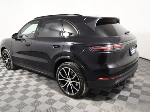 Used 2020 Porsche Cayenne S image 3