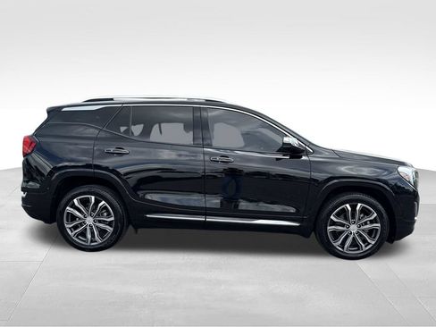 Used 2020 GMC Terrain Denali w/ Denali Premium Package FWD image 2
