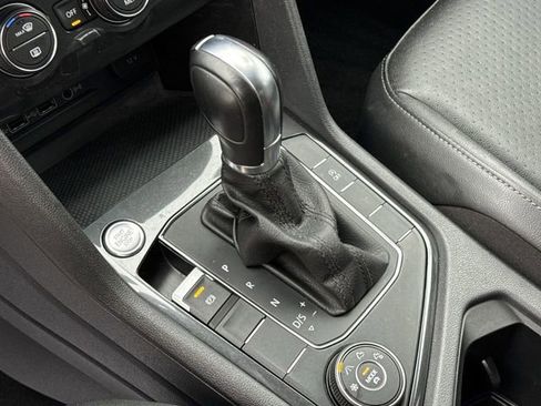 Used 2019 Volkswagen Tiguan SE image 23