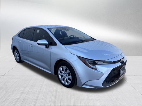 Used 2022 Toyota Corolla LE image 3