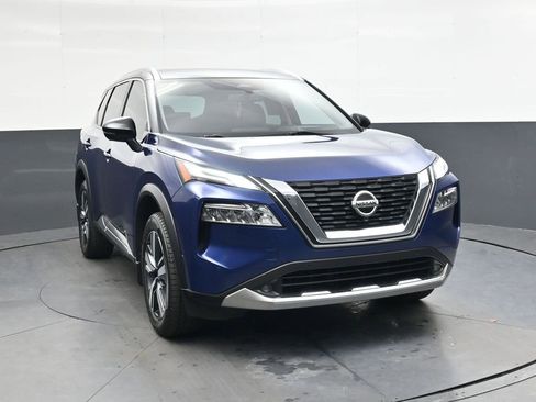 Used 2021 Nissan Rogue Platinum image 2