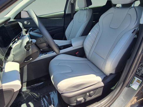 New 2026 Hyundai Elantra Limited FWD image 18