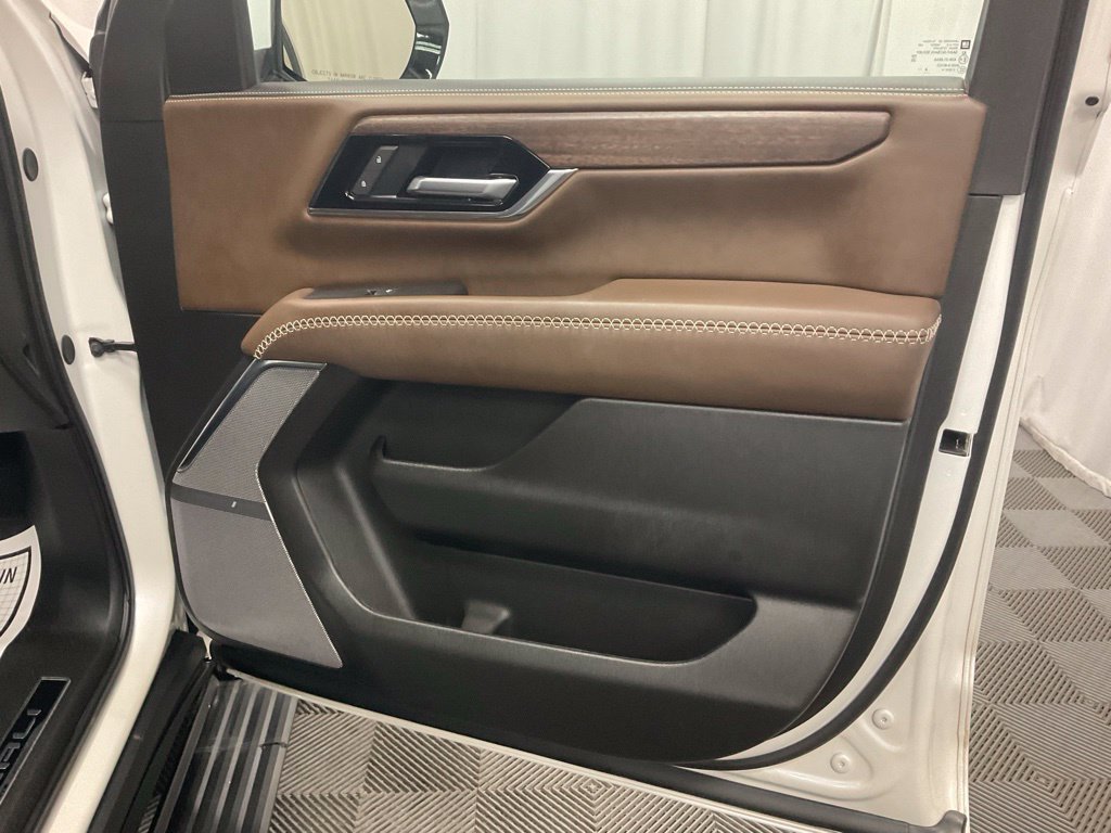 Used 2025 GMC Yukon XL Denali Ultimate w/ LPO, Floor Liner Package AWD/4WD image 28