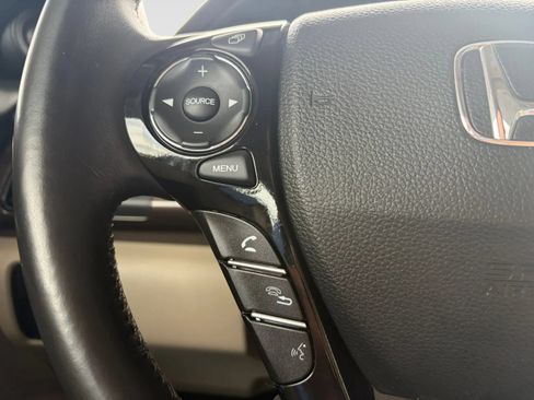 Used 2017 Honda Accord Touring image 30