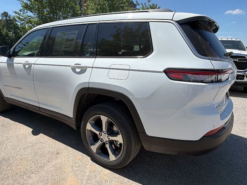 New 2026 Jeep Grand Cherokee L Limited AWD/4WD image 10