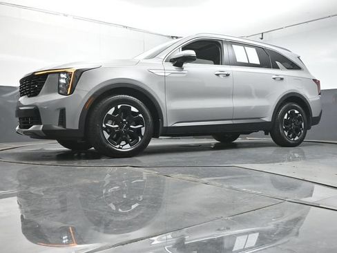 Used 2025 Kia Sorento S w/ Panoramic Sunroof Package FWD image 35