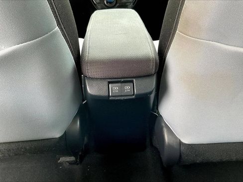 Used 2021 Toyota Prius LE AWD/4WD image 10
