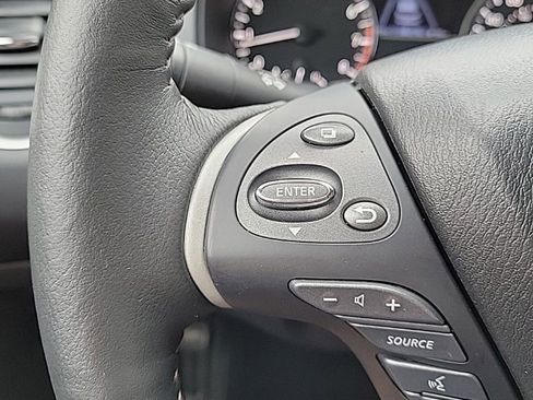 Used 2020 Nissan Pathfinder SL image 24