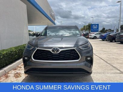 Used 2023 Toyota Highlander LE