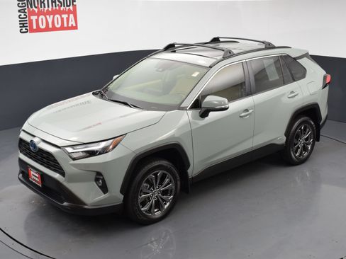 Used 2022 Toyota RAV4 XLE Premium AWD/4WD image 26