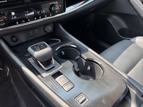 Used 2026 Nissan Rogue SL FWD image 38