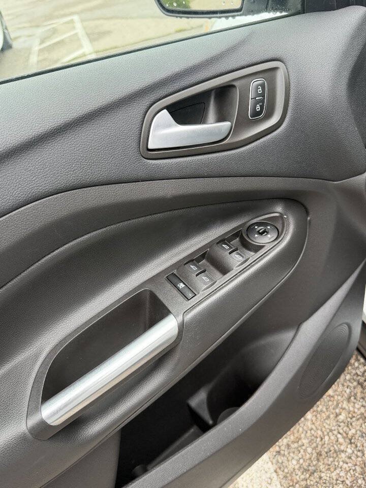 Used 2018 Ford Escape SE w/ Ford Safe & Smart Package AWD/4WD image 10
