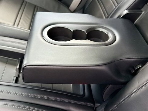 Used 2022 Porsche Cayenne Platinum Edition image 29