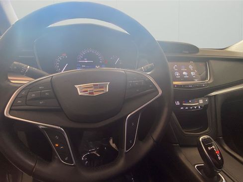 Used 2017 Cadillac XT5 Luxury w/ Driver Awareness Package AWD/4WD image 22