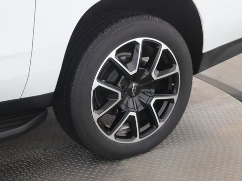 Used 2024 Chevrolet Suburban RST image 14